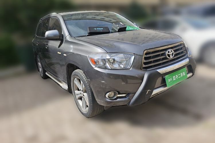 Used Toyota Highlander 2011 2.7L Two-Wheel Drive 7-Seater Luxury Edition Front Right 45 Deg