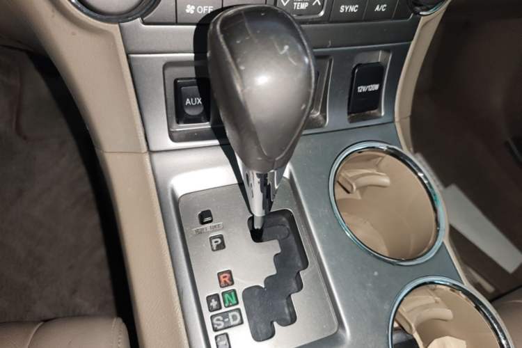 Used Toyota Highlander 2011 2.7L Two-Wheel Drive 7-Seater Luxury Edition Gear Lever