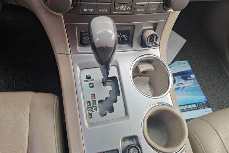 Used Toyota Highlander 2011 2.7L Two-Wheel Drive 7-Seater Luxury Edition Gear Lever