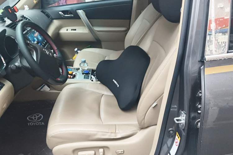 Used Toyota Highlander 2011 2.7L Two-Wheel Drive 7-Seater Luxury Edition Left Front Seat