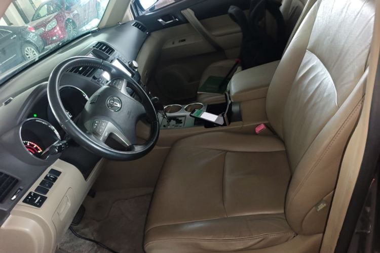 Used Toyota Highlander 2011 2.7L Two-Wheel Drive 7-Seater Luxury Edition Left Front Seat
