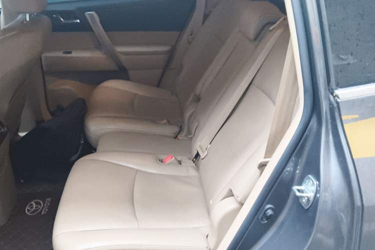 Used Toyota Highlander 2011 2.7L Two-Wheel Drive 7-Seater Luxury Edition Left Rear Seat