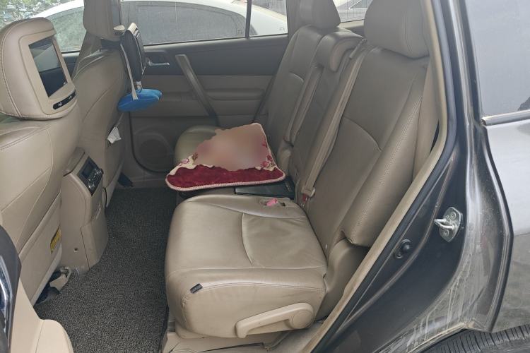 Used Toyota Highlander 2011 2.7L Two-Wheel Drive 7-Seater Luxury Edition Left Rear Seat