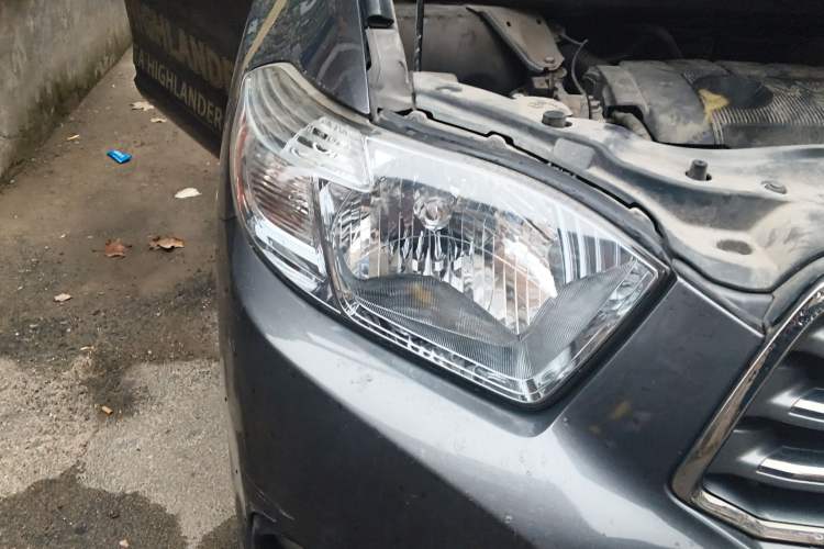 Used Toyota Highlander 2011 2.7L Two-Wheel Drive 7-Seater Luxury Edition Right Front Headlight