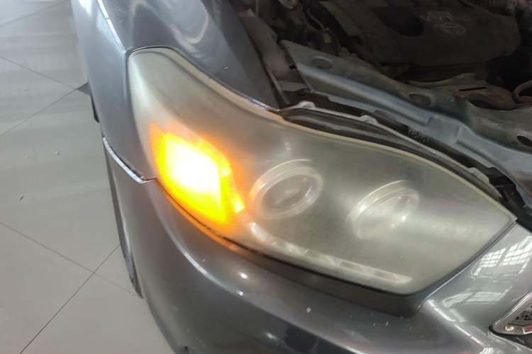 Used Toyota Highlander 2011 2.7L Two-Wheel Drive 7-Seater Luxury Edition Right Front Headlight