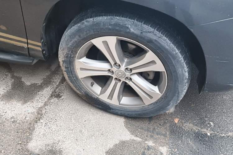 Used Toyota Highlander 2011 2.7L Two-Wheel Drive 7-Seater Luxury Edition Right Front Wheel Hub