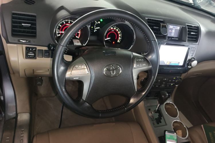 Used Toyota Highlander 2011 2.7L Two-Wheel Drive 7-Seater Luxury Edition Steering Wheel