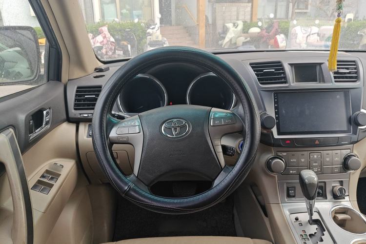 Used Toyota Highlander 2011 2.7L Two-Wheel Drive 7-Seater Luxury Edition Steering Wheel