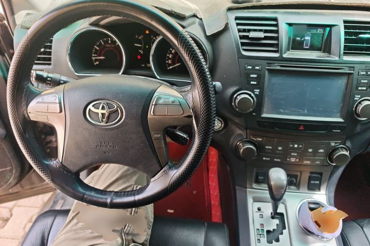 Used Toyota Highlander 2011 2.7L Two-Wheel Drive 7-Seater Luxury Edition Steering Wheel