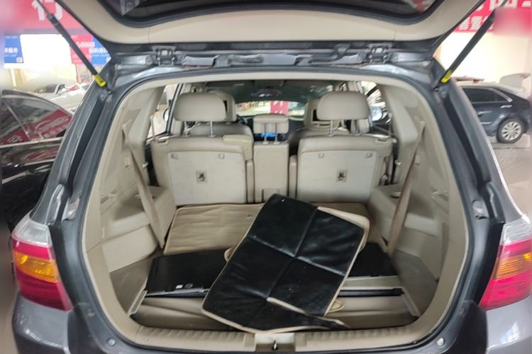 Used Toyota Highlander 2011 2.7L Two-Wheel Drive 7-Seater Luxury Edition Trunk