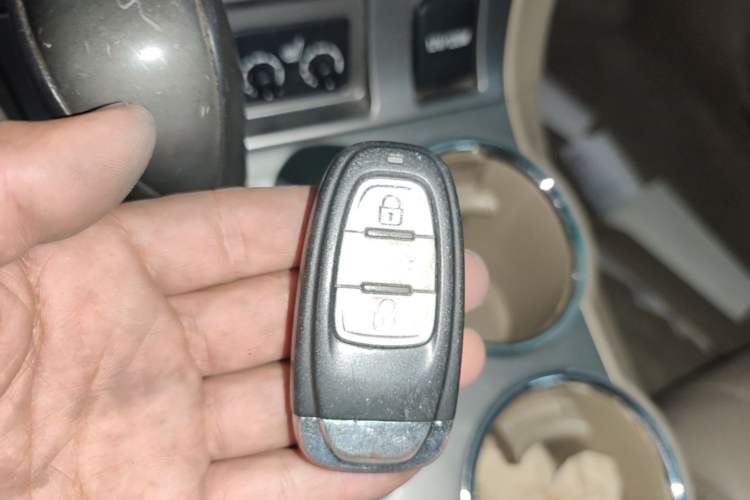 Used Toyota Highlander 2011 2.7L Two-Wheel Drive 7-Seater Luxury Edition Vehicle Key