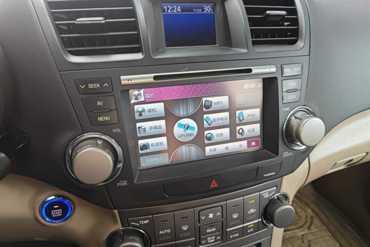Used Toyota Highlander 2011 2.7L Two-Wheel Drive 7-Seater Luxury Edition Audio And AC Panel