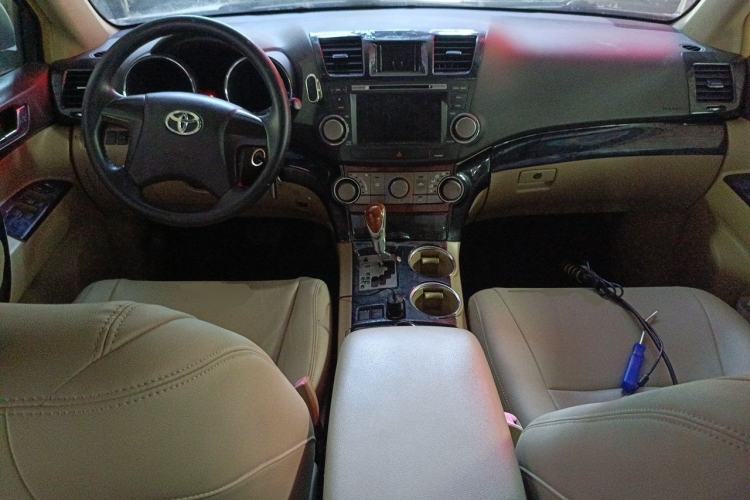 Used Toyota Highlander 2011 2.7L Two-Wheel Drive 5-Seater Elite Edition Center Console