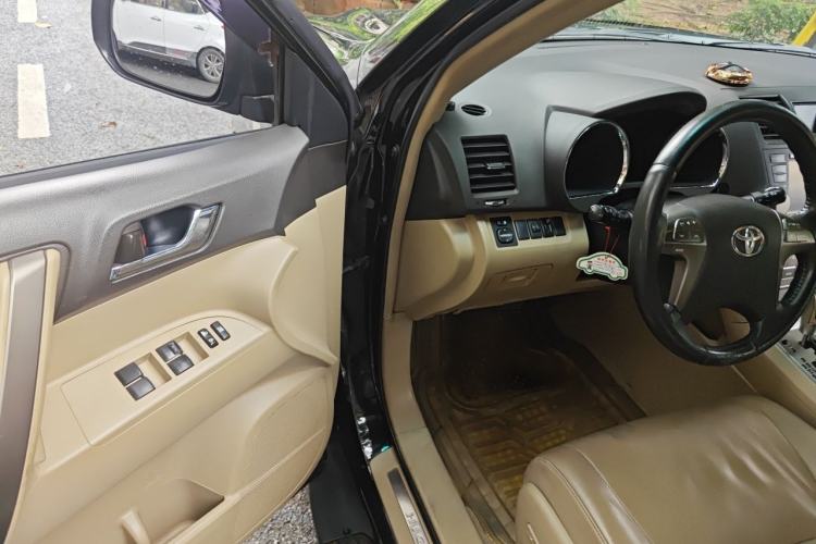 Used Toyota Highlander 2011 2.7L Two-Wheel Drive 7-Seater Luxury Edition Driver Seat
