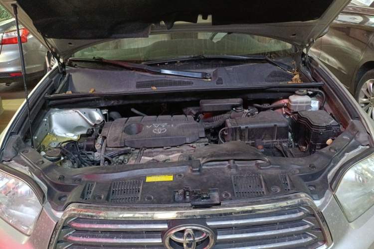 Used Toyota Highlander 2011 2.7L Two-Wheel Drive 5-Seater Elite Edition Engine Bay