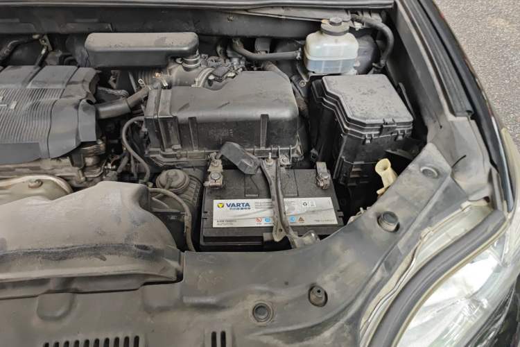 Used Toyota Highlander 2011 2.7L Two-Wheel Drive 7-Seater Luxury Edition Engine Bay Left