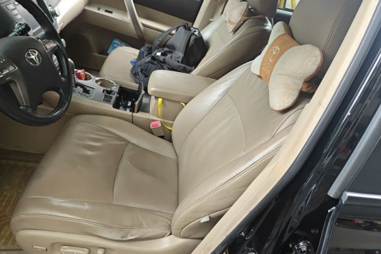Used Toyota Highlander 2011 2.7L Two-Wheel Drive 7-Seater Luxury Edition Left Front Seat