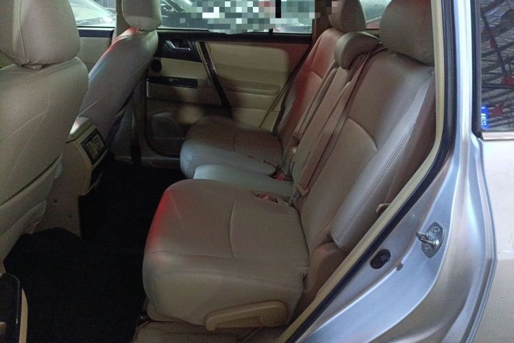 Used Toyota Highlander 2011 2.7L Two-Wheel Drive 5-Seater Elite Edition Left Rear Seat