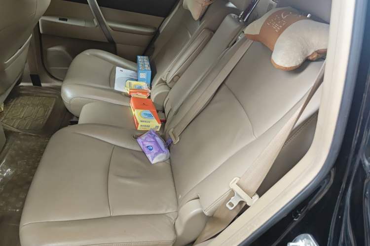 Used Toyota Highlander 2011 2.7L Two-Wheel Drive 7-Seater Luxury Edition Left Rear Seat