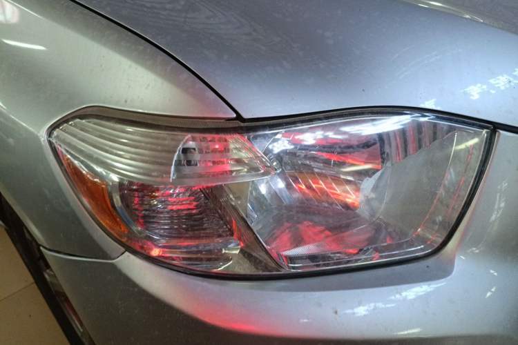 Used Toyota Highlander 2011 2.7L Two-Wheel Drive 5-Seater Elite Edition Right Front Headlight