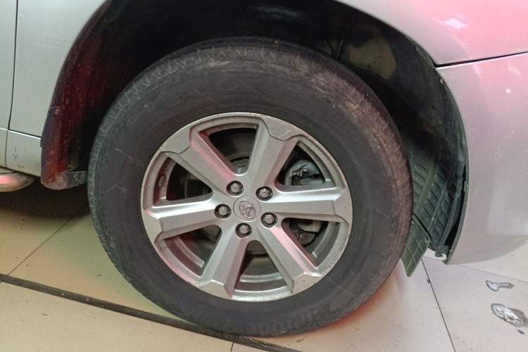 Used Toyota Highlander 2011 2.7L Two-Wheel Drive 5-Seater Elite Edition Right Front Wheel Hub