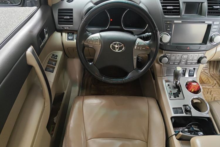 Used Toyota Highlander 2011 2.7L Two-Wheel Drive 7-Seater Luxury Edition Steering Wheel