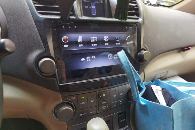 Used Toyota Highlander 2011 2.7L Two-Wheel Drive 7-Seater Luxury Edition Audio And AC Panel