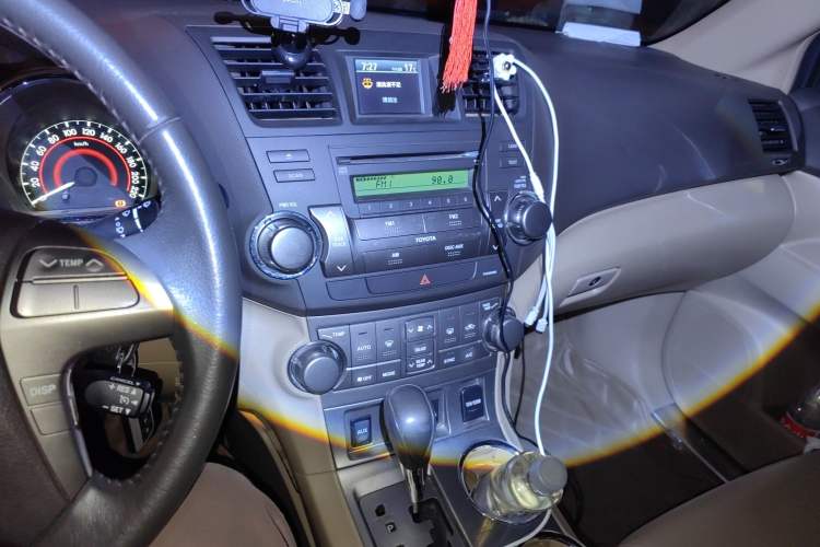 Used Toyota Highlander 2011 2.7L Two-Wheel Drive 7-Seater Luxury Edition Audio And AC Panel