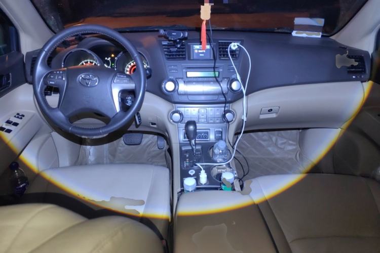 Used Toyota Highlander 2011 2.7L Two-Wheel Drive 7-Seater Luxury Edition Center Console