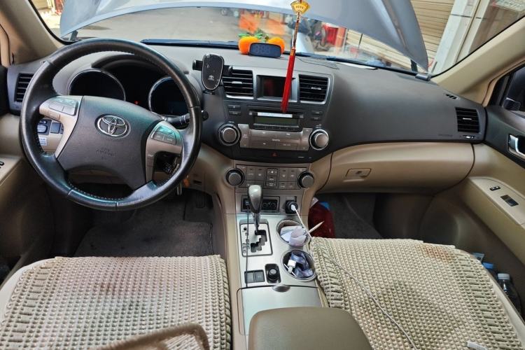 Used Toyota Highlander 2011 2.7L Two-Wheel Drive 7-Seater Luxury Edition Center Console