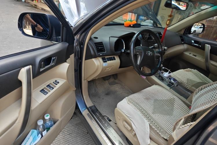 Used Toyota Highlander 2011 2.7L Two-Wheel Drive 7-Seater Luxury Edition Driver Seat