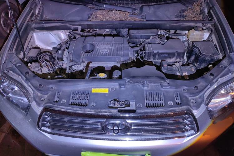 Used Toyota Highlander 2011 2.7L Two-Wheel Drive 7-Seater Luxury Edition Engine Bay