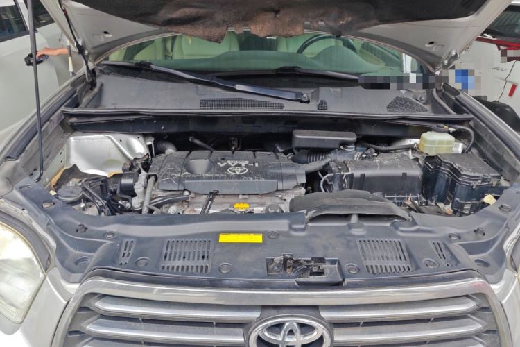 Used Toyota Highlander 2011 2.7L Two-Wheel Drive 5-Seater Elite Edition Engine Bay