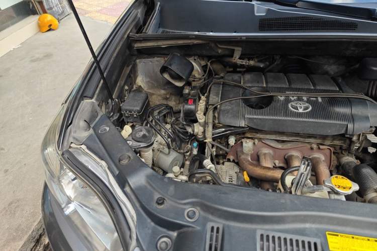 Used Toyota Highlander 2011 2.7L Two-Wheel Drive 7-Seater Luxury Edition Engine Bay Right
