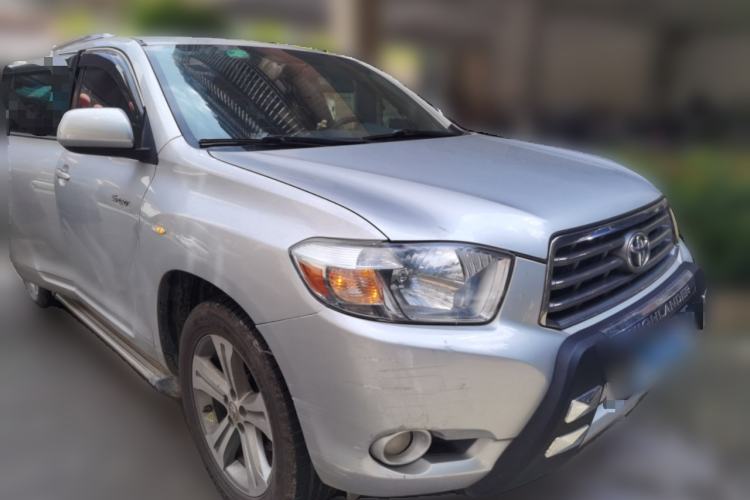 Used Toyota Highlander 2011 2.7L Two-Wheel Drive 7-Seater Luxury Edition Front Right 45 Deg