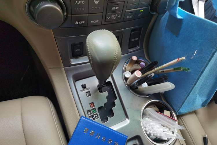 Used Toyota Highlander 2011 2.7L Two-Wheel Drive 7-Seater Luxury Edition Gear Lever