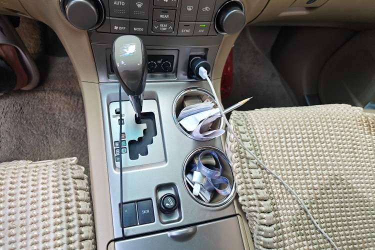 Used Toyota Highlander 2011 2.7L Two-Wheel Drive 7-Seater Luxury Edition Gear Lever