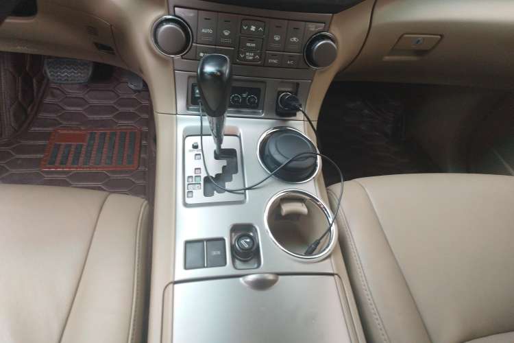 Used Toyota Highlander 2011 2.7L Two-Wheel Drive 7-Seater Luxury Edition Gear Lever