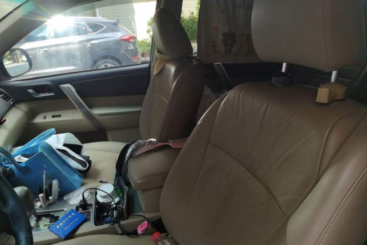 Used Toyota Highlander 2011 2.7L Two-Wheel Drive 7-Seater Luxury Edition Left Front Seat
