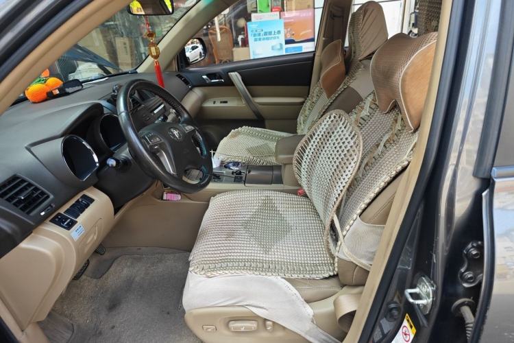 Used Toyota Highlander 2011 2.7L Two-Wheel Drive 7-Seater Luxury Edition Left Front Seat