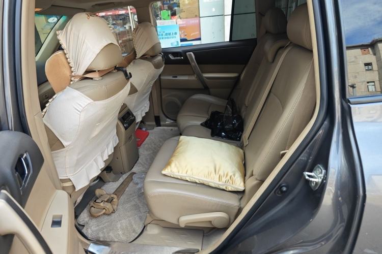 Used Toyota Highlander 2011 2.7L Two-Wheel Drive 7-Seater Luxury Edition Left Rear Seat