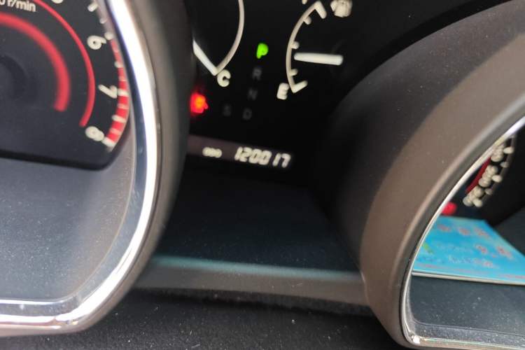 Used Toyota Highlander 2011 2.7L Two-Wheel Drive 7-Seater Luxury Edition Odometer Close Up