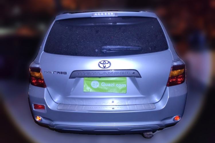 Used Toyota Highlander 2011 2.7L Two-Wheel Drive 7-Seater Luxury Edition Rear