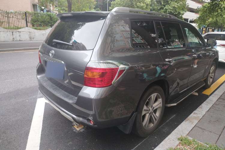 Used Toyota Highlander 2011 2.7L Two-Wheel Drive 7-Seater Luxury Edition Rear Right 45 Deg