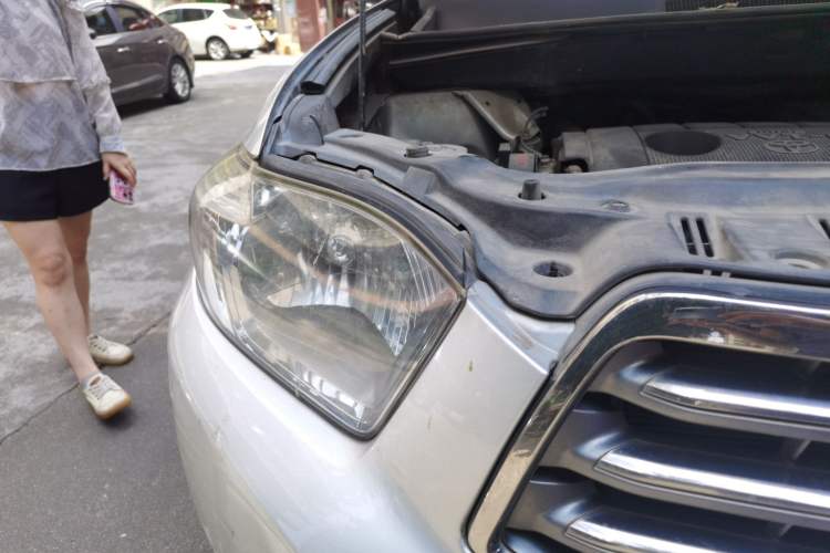 Used Toyota Highlander 2011 2.7L Two-Wheel Drive 7-Seater Luxury Edition Right Front Headlight