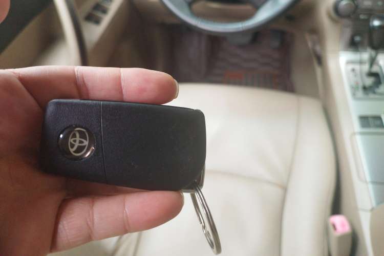 Used Toyota Highlander 2011 2.7L Two-Wheel Drive 7-Seater Luxury Edition Vehicle Key