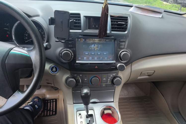 Used Toyota Highlander 2011 2.7L Two-Wheel Drive 5-Seater Elite Edition Audio And AC Panel