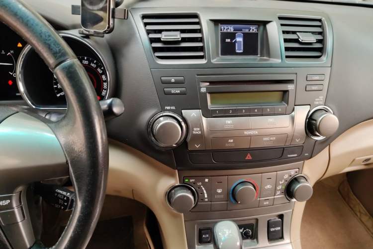 Used Toyota Highlander 2011 2.7L Two-Wheel Drive 5-Seater Sport Edition Audio And AC Panel