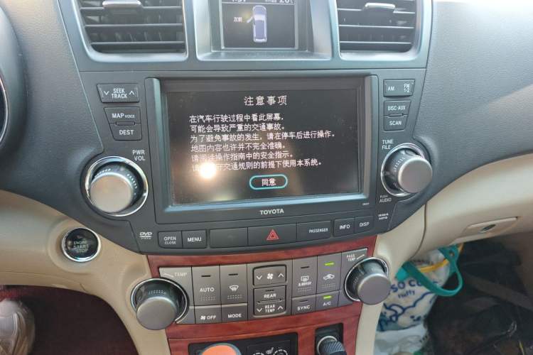 Used Toyota Highlander 2011 2.7L Two-Wheel Drive 7-Seater Supreme Edition Audio And AC Panel