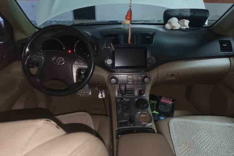 Used Toyota Highlander 2011 2.7L Two-Wheel Drive 7-Seater Luxury Edition Center Console